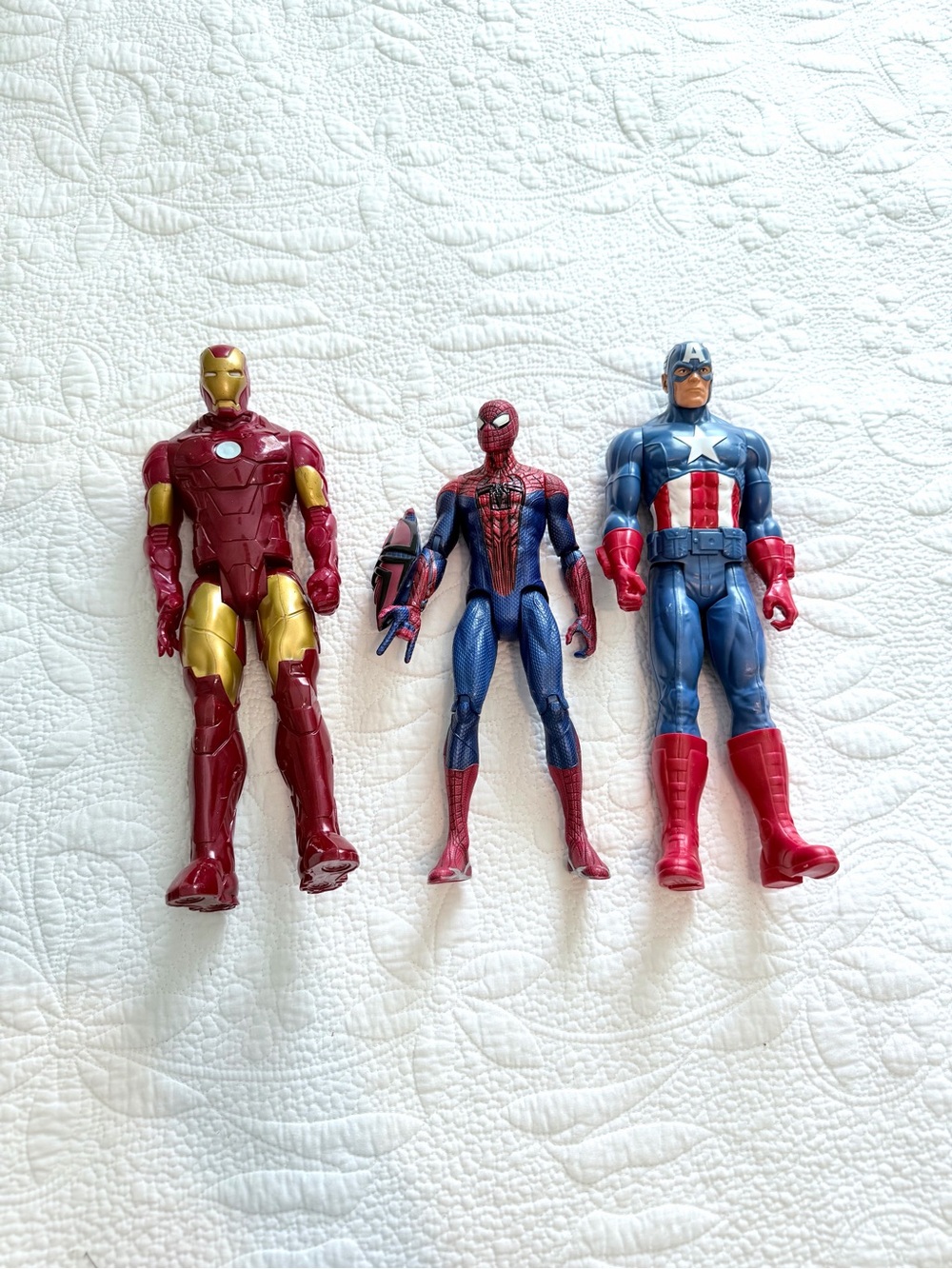 Marvel Amazing Spider-Man Talking Action
Figure Hasbro 10"
2012
iron man captain
